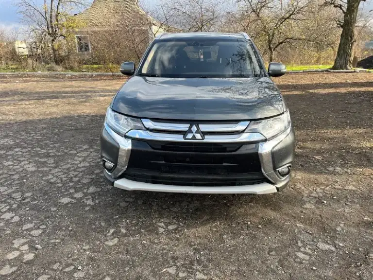 В продаже митсубиси аутлендер 2017г. В. 2.0л вариатор 4wd.
Продажа от собственника. Техническое и внешнее состояние на отлично, обслужен. Кузов ровный без окрасов, зеленая автотека, юридически чист и без залогов (документы на руках), на российском учете, куплен у дилера.
По комплектации есть все для комфортной езды.
Цена 1920000, торг уместен у автомобиля и в разумном отношении. Дополнительная информация по тел:+79490371318 - фотография - 7