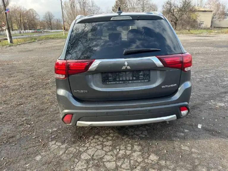 В продаже митсубиси аутлендер 2017г. В. 2.0л вариатор 4wd.
Продажа от собственника. Техническое и внешнее состояние на отлично, обслужен. Кузов ровный без окрасов, зеленая автотека, юридически чист и без залогов (документы на руках), на российском учете, куплен у дилера.
По комплектации есть все для комфортной езды.
Цена 1920000, торг уместен у автомобиля и в разумном отношении. Дополнительная информация по тел:+79490371318 - фотография - 8