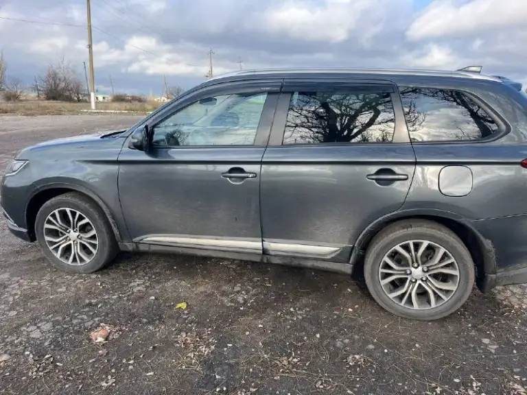 В продаже митсубиси аутлендер 2017г. В. 2.0л вариатор 4wd.
Продажа от собственника. Техническое и внешнее состояние на отлично, обслужен. Кузов ровный без окрасов, зеленая автотека, юридически чист и без залогов (документы на руках), на российском учете, куплен у дилера.
По комплектации есть все для комфортной езды.
Цена 1920000, торг уместен у автомобиля и в разумном отношении. Дополнительная информация по тел:+79490371318 - фотография - 9