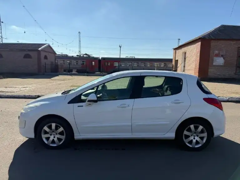 Продам peugeot 308, год выпуска 2010, двигатель 1.6 л. , коробка - автомат. Пробег оригинальный — 135 тыс. Км.
Автомобиль в хорошем техническом состоянии, полностью обслужен и готов к эксплуатации. За машиной ухаживал, своевременно проводилось то.
Коробка работает без рывков, двигатель тянет уверенно. Ходовая часть без нареканий — ничего не гремит и не стучит.
Салон чистый, ухоженный.
Кондиционер, электростеклоподъёмники, подушки безопасности, парктроник — всё работает.
Документы в порядке, я собственник.
Цена — 830 000 руб. , возможен торг.
Звонить по телефону: +79493266145 - фотография - 4