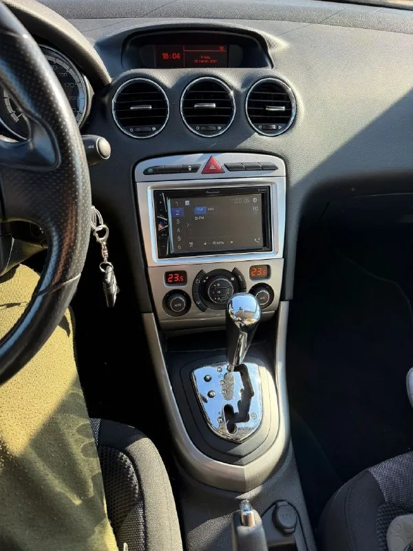 Продам peugeot 308, год выпуска 2010, двигатель 1.6 л. , коробка - автомат. Пробег оригинальный — 135 тыс. Км.
Автомобиль в хорошем техническом состоянии, полностью обслужен и готов к эксплуатации. За машиной ухаживал, своевременно проводилось то.
Коробка работает без рывков, двигатель тянет уверенно. Ходовая часть без нареканий — ничего не гремит и не стучит.
Салон чистый, ухоженный.
Кондиционер, электростеклоподъёмники, подушки безопасности, парктроник — всё работает.
Документы в порядке, я собственник.
Цена — 830 000 руб. , возможен торг.
Звонить по телефону: +79493266145 - фотография - 5