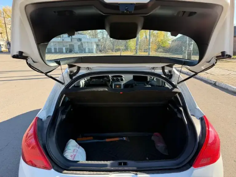 Продам peugeot 308, год выпуска 2010, двигатель 1.6 л. , коробка - автомат. Пробег оригинальный — 135 тыс. Км.
Автомобиль в хорошем техническом состоянии, полностью обслужен и готов к эксплуатации. За машиной ухаживал, своевременно проводилось то.
Коробка работает без рывков, двигатель тянет уверенно. Ходовая часть без нареканий — ничего не гремит и не стучит.
Салон чистый, ухоженный.
Кондиционер, электростеклоподъёмники, подушки безопасности, парктроник — всё работает.
Документы в порядке, я собственник.
Цена — 830 000 руб. , возможен торг.
Звонить по телефону: +79493266145 - фотография - 7