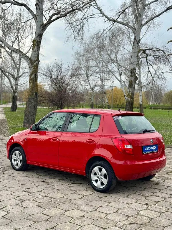 🌹Skoda fabia 1.4

💰Цена: 670 000р
🏢Город: мариуполь
📅Год выпуска: 2010
🧾Пробег: 204 885км.
⚙️Двигатель: 1.4
⛽Топливо: бензин
⚙️Кпп: механика

📞 Телефон:

+7-949-727-41-51
+7-989-263-55-56
+7-949-551-91-52

💾 Описание:

Fabia идеальный выбор для тех, кто ищет надёжный и практичный автомобиль. Этот хетчбек отличается элегантным дизайном и просторным салоном.

✅ 1 Владелец, южная эксплуатация.

✅ Отличное состояние кузова, без коррозии, весь в родной краске 💯%

✅ Хорошее состояние как внешне так и технически.

Комплектация 👍 :
Кондиционер, гур, abs, центральный замок, подогрев сидений, новая летняя резина pirelli, электропакет, два ключа.

Улица шевченко 269 - фотография - 4