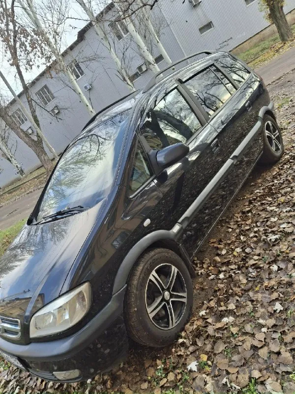 Opel зафира продам надежного, немецкого, вместительного, семейного товарища 7ми местного минивэна opel zafira а рестайлинг.2004г с самой надёжной парой мотор 1,8 с 5ти ступенчатой кпп. Нареканий нет. Ходовая на твёрдую 4 нужно поменять втулки стабилизатора (не критично) по желанию нового владельца задние (усиленные) пружины (отдам с машиной). По кузову есть возросные косяки (авто не новый) лопнутые стекла птф (отдам с машиной). Тормоза вкруг :заменены торм блины (перед, зад), колодки (перед, зад) рем комплект супортов (перед, зад) тросы ручника. Тормозит мягенько без рывков, вибраций вобщем как должны быть. Заменены все 4ре ступицы. Сзади новые амортизаторы. Колеса, , титаны, , с новой летней резиной (пробег 500км) зима на штамах на пару сезонов хватит. Кондиционер, 4 эсп, эл. Люк 2 положения(не течёт) на сидениях, , кожаные, , чехлы, эво коврики. Магнитофон с большим экраном со штатной системой играет достойно. Бонусом установлен газ 4 поколения (зарегистрирован) но ну
📞 Звоните: +7(949)3859328 - фотография - 4