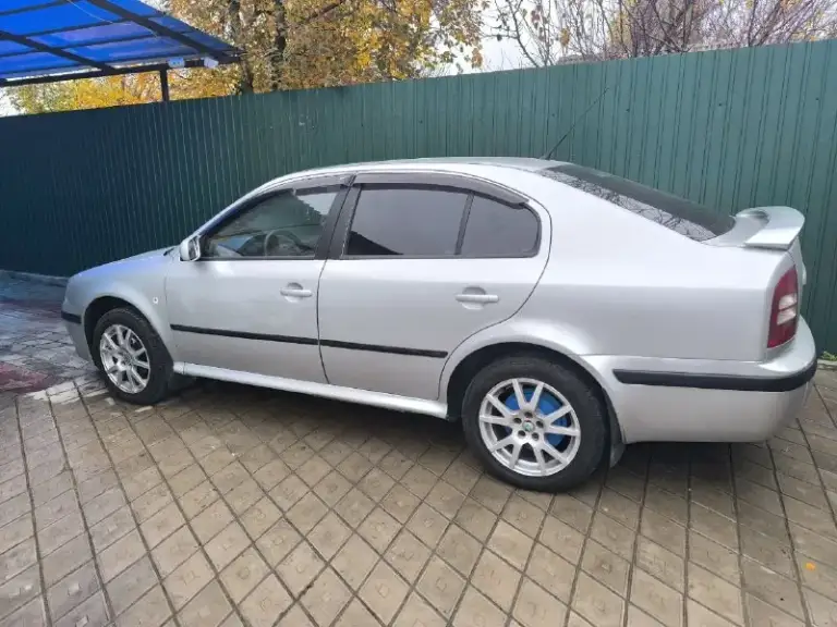 Продам skoda octavia tour 1.6 2007 года выпуска. ✅авто в достойном состоянии, сел - поехал. Фильтра, масла все поменяны. Хороший автозвук и магнитола, (магнитола читает сd, mp3), читает с флэшки. Электроподьемники стёкл и регулировка зеркал всё работает. Авто полностью обесшумлено. Поменян ремень грм.
+Abs, ebd.
+Кондиционер.
Переоформление без проблем. В целом комфортный автомобиль, который вам понравится и не оставит равнодушным. Цена 500 000р. Торг имеется. Тел : +79497262733,+79497262732
📲 Tg: @sergeybudanov23
📞 Звоните: +7(949)7262733 - фотография - 2