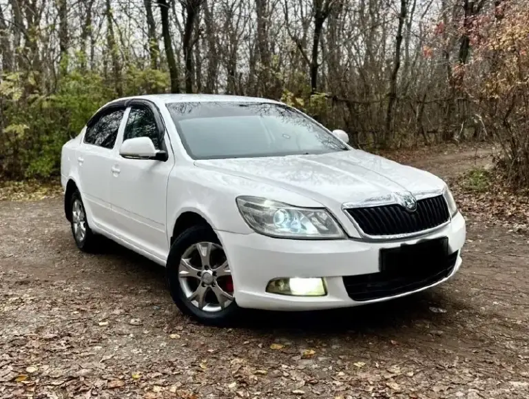 Цена 699.тыс. Руб. ❗️❗️❗️
Срочная продажа. Торг у капота.
Skoda octavia a5 рейсталинг 2012г.
1.6 Mpi механика.
Родной пробег 250тыс. Км.
2Хозяина.
Авто в очень хорошем состоянии вложений не требует не каких. Кузов без гнили и ржавчины выглядит красиво как на фото так и в живую.
Мотор работают отлично не дымит не троит тянет хорошо. Самый лучший и надежный мотор в линейке. Ходовая без посторонних звуков все в полном порядке. Коробка отлично работает. Масла фильтра только поменял ещо даже 100км не проехали. Салон чистый. Богатая комплектация.
Кондиционер, гур, датчики света и дождя, подогрев сидений и зеркал,4эл. Стеклоподьмника, эл. Зеркала, подушки безопасности, парк-троик. Установлена магнитола на android системе. Литые диски. Лед фары в ближнем и туманках, тонеровка. В серьезных дтп не была.
Документы в полном порядке.2собственика, птс оригинал, любое переоформление хоть по дкп хоть через мрео. Осмотр донецк
+79498582203 - фотография - 1