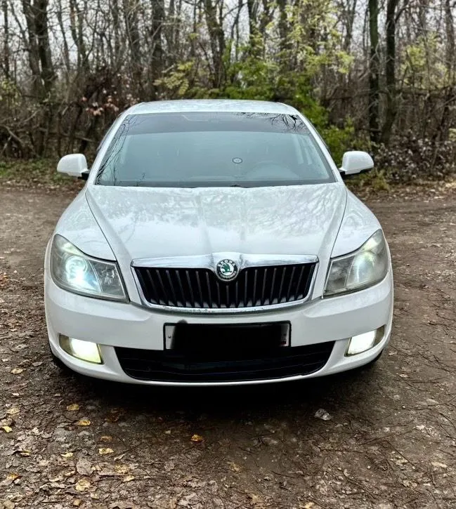 Цена 699.тыс. Руб. ❗️❗️❗️
Срочная продажа. Торг у капота.
Skoda octavia a5 рейсталинг 2012г.
1.6 Mpi механика.
Родной пробег 250тыс. Км.
2Хозяина.
Авто в очень хорошем состоянии вложений не требует не каких. Кузов без гнили и ржавчины выглядит красиво как на фото так и в живую.
Мотор работают отлично не дымит не троит тянет хорошо. Самый лучший и надежный мотор в линейке. Ходовая без посторонних звуков все в полном порядке. Коробка отлично работает. Масла фильтра только поменял ещо даже 100км не проехали. Салон чистый. Богатая комплектация.
Кондиционер, гур, датчики света и дождя, подогрев сидений и зеркал,4эл. Стеклоподьмника, эл. Зеркала, подушки безопасности, парк-троик. Установлена магнитола на android системе. Литые диски. Лед фары в ближнем и туманках, тонеровка. В серьезных дтп не была.
Документы в полном порядке.2собственика, птс оригинал, любое переоформление хоть по дкп хоть через мрео. Осмотр донецк
+79498582203 - фотография - 2
