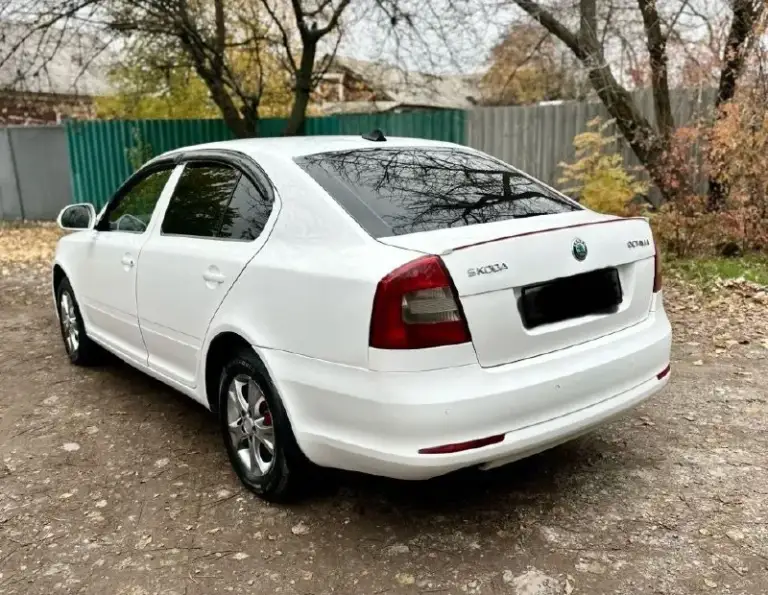 Цена 699.тыс. Руб. ❗️❗️❗️
Срочная продажа. Торг у капота.
Skoda octavia a5 рейсталинг 2012г.
1.6 Mpi механика.
Родной пробег 250тыс. Км.
2Хозяина.
Авто в очень хорошем состоянии вложений не требует не каких. Кузов без гнили и ржавчины выглядит красиво как на фото так и в живую.
Мотор работают отлично не дымит не троит тянет хорошо. Самый лучший и надежный мотор в линейке. Ходовая без посторонних звуков все в полном порядке. Коробка отлично работает. Масла фильтра только поменял ещо даже 100км не проехали. Салон чистый. Богатая комплектация.
Кондиционер, гур, датчики света и дождя, подогрев сидений и зеркал,4эл. Стеклоподьмника, эл. Зеркала, подушки безопасности, парк-троик. Установлена магнитола на android системе. Литые диски. Лед фары в ближнем и туманках, тонеровка. В серьезных дтп не была.
Документы в полном порядке.2собственика, птс оригинал, любое переоформление хоть по дкп хоть через мрео. Осмотр донецк
+79498582203 - фотография - 4