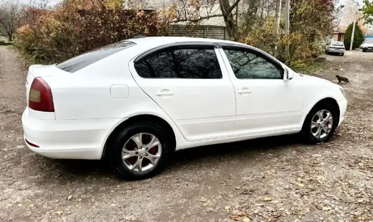 Цена 699.тыс. Руб. ❗️❗️❗️
Срочная продажа. Торг у капота.
Skoda octavia a5 рейсталинг 2012г.
1.6 Mpi механика.
Родной пробег 250тыс. Км.
2Хозяина.
Авто в очень хорошем состоянии вложений не требует не каких. Кузов без гнили и ржавчины выглядит красиво как на фото так и в живую.
Мотор работают отлично не дымит не троит тянет хорошо. Самый лучший и надежный мотор в линейке. Ходовая без посторонних звуков все в полном порядке. Коробка отлично работает. Масла фильтра только поменял ещо даже 100км не проехали. Салон чистый. Богатая комплектация.
Кондиционер, гур, датчики света и дождя, подогрев сидений и зеркал,4эл. Стеклоподьмника, эл. Зеркала, подушки безопасности, парк-троик. Установлена магнитола на android системе. Литые диски. Лед фары в ближнем и туманках, тонеровка. В серьезных дтп не была.
Документы в полном порядке.2собственика, птс оригинал, любое переоформление хоть по дкп хоть через мрео. Осмотр донецк
+79498582203 - фотография - 5
