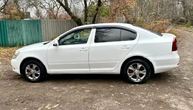 Цена 699.тыс. Руб. ❗️❗️❗️
Срочная продажа. Торг у капота.
Skoda octavia a5 рейсталинг 2012г.
1.6 Mpi механика.
Родной пробег 250тыс. Км.
2Хозяина.
Авто в очень хорошем состоянии вложений не требует не каких. Кузов без гнили и ржавчины выглядит красиво как на фото так и в живую.
Мотор работают отлично не дымит не троит тянет хорошо. Самый лучший и надежный мотор в линейке. Ходовая без посторонних звуков все в полном порядке. Коробка отлично работает. Масла фильтра только поменял ещо даже 100км не проехали. Салон чистый. Богатая комплектация.
Кондиционер, гур, датчики света и дождя, подогрев сидений и зеркал,4эл. Стеклоподьмника, эл. Зеркала, подушки безопасности, парк-троик. Установлена магнитола на android системе. Литые диски. Лед фары в ближнем и туманках, тонеровка. В серьезных дтп не была.
Документы в полном порядке.2собственика, птс оригинал, любое переоформление хоть по дкп хоть через мрео. Осмотр донецк
+79498582203 - фотография - 6