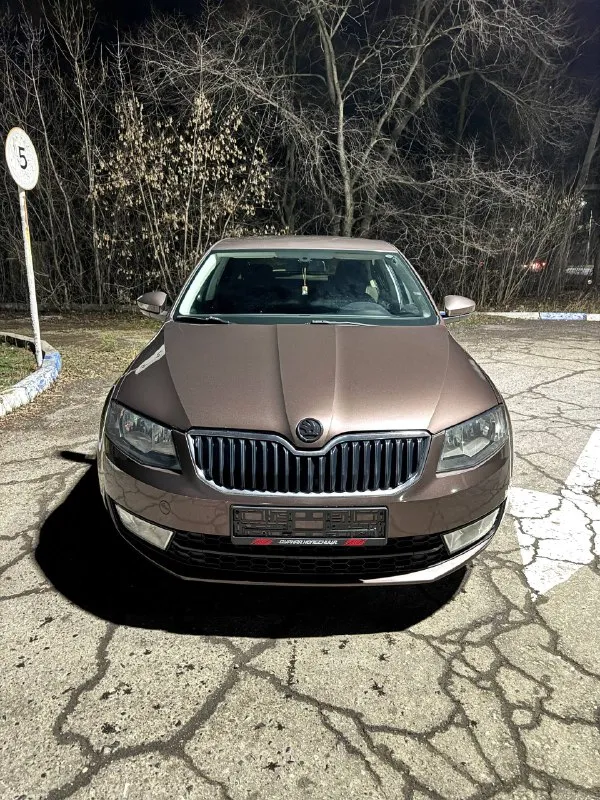 В продаже автомобиль skoda octavia a7,год выпуска 2013,пробег 180.000км родной!, авто в идеальном без дтп! В достойном состоянии как внешне так и технически, состояние автомобиля как новая. Не битая!все стёкла родные, лобовое стекло без трещин!с двумя хозяевами. Присутствуют все номера кузова и двигателя, читаются отлично. Нету штрафов и запретов. Машина полностью обслужена. Резина вся новая, запасное колесо, домкрат, балонник оригинальные не разу не использовались!комплектация максимально богатая: двухзонный климат-контроль+кондиционер, сигнализация, парктроник задний, центральные замки на все двери, электростеклоподъёмники с доводчиками, подогревы передние сидения-электро зеркала с подогревом, заводские противотуманки, abs, регулировка руля и передних сидений, и так далее и очень много остального! Очень хорошая аудио система) самый надёжный двигатель1.4 на механике! Расходует не капли масло от замены до замены!
Цена 1.200.000
📞 Звоните:+7(949)5639877 - фотография - 1