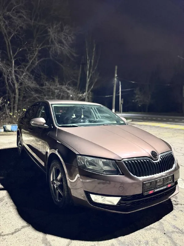 В продаже автомобиль skoda octavia a7,год выпуска 2013,пробег 180.000км родной!, авто в идеальном без дтп! В достойном состоянии как внешне так и технически, состояние автомобиля как новая. Не битая!все стёкла родные, лобовое стекло без трещин!с двумя хозяевами. Присутствуют все номера кузова и двигателя, читаются отлично. Нету штрафов и запретов. Машина полностью обслужена. Резина вся новая, запасное колесо, домкрат, балонник оригинальные не разу не использовались!комплектация максимально богатая: двухзонный климат-контроль+кондиционер, сигнализация, парктроник задний, центральные замки на все двери, электростеклоподъёмники с доводчиками, подогревы передние сидения-электро зеркала с подогревом, заводские противотуманки, abs, регулировка руля и передних сидений, и так далее и очень много остального! Очень хорошая аудио система) самый надёжный двигатель1.4 на механике! Расходует не капли масло от замены до замены!
Цена 1.200.000
📞 Звоните:+7(949)5639877 - фотография - 2