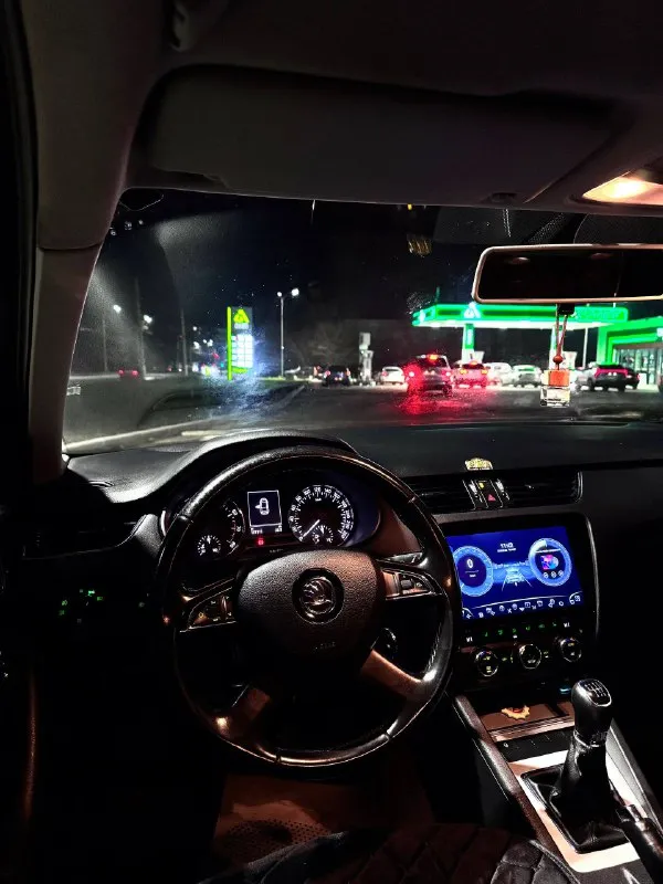 В продаже автомобиль skoda octavia a7,год выпуска 2013,пробег 180.000км родной!, авто в идеальном без дтп! В достойном состоянии как внешне так и технически, состояние автомобиля как новая. Не битая!все стёкла родные, лобовое стекло без трещин!с двумя хозяевами. Присутствуют все номера кузова и двигателя, читаются отлично. Нету штрафов и запретов. Машина полностью обслужена. Резина вся новая, запасное колесо, домкрат, балонник оригинальные не разу не использовались!комплектация максимально богатая: двухзонный климат-контроль+кондиционер, сигнализация, парктроник задний, центральные замки на все двери, электростеклоподъёмники с доводчиками, подогревы передние сидения-электро зеркала с подогревом, заводские противотуманки, abs, регулировка руля и передних сидений, и так далее и очень много остального! Очень хорошая аудио система) самый надёжный двигатель1.4 на механике! Расходует не капли масло от замены до замены!
Цена 1.200.000
📞 Звоните:+7(949)5639877 - фотография - 9
