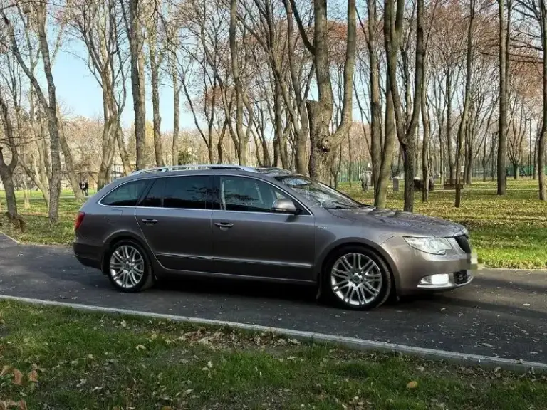 🚘 Марка / модель: skoda superb lаurin&klement 📮 город:донецк 📅 год выпуска:2012 💶 цена:1.150.000р 📊 пробег:200.000км ⛽ двигатель (тип, объем, ):бензин,2.0 🔧 тип кпп:автомат 📝 описание: в продаже очень редкий и отличный автомобиль, акпп мокрая dq250 и мотор ccza 2.0. Максимальная комплектация lаurin&klement в ней есть все даже зонтик) вентиляция и обогрев всех сидений, музыка sound system, навигация, климат многозонный, шторки, электро багажник, адаптивная оптика, панорамная крыша, память сидений, камера заднего вида, бесключевой доступ, кнопка старт стоп и т. Д. Технически на отлично, кузов чувствует себя прекрасно, готов к любым проверкам на вашем сто. Машина дарит много положительных эмоций, двигатель, коробка обслужены салон в отличном состоянии комплектация laurin&klement эксплуатация автомобиля с 2013г, только лишь в одной семье, птс оригинал, два ключа. Отличный автомобиль за свои деньги ☎ контактный телефон:+79495505985телеграм)
📞 Звоните: +7(949)5505985 - фотография - 2