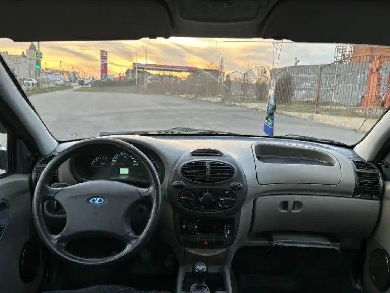 Здравствуйте продам ваз калина 2011года выпуска в отличном состоянии, родной не крученый пробег 124.000. Техническая часть на отлично поменяно шаровые, наконечники, колодки все в круг, грм ролики помпа, масла фильтра, троса ручника, свечи, все запчасти ставились оригинал так как машина моя личная я второй собственник по птс машина в нашей семье 15 лет так что за машину знаю от а до я. Поставил новую зимних резину, все стёкла заводские включая лобовое,2 ключа сигнализация центральный замок, сервесные книжки, дно стаканы лонжероны на отлично в прямом смысле как у нового авто не варено родное, автотека зелёная без единого дтп без единых выплат попрошу не сравнивать с другими гнилыми перебитыми калинами. По кузову нету ни рыжиков ни коррозии нечего подобного авто как на фото так и в жизни. По документам полный порядок переоформление в мрэо повторюсь продажа от собственника лично я буду продавать. Цена 425.000р +7-949-023-29-73.осмотр город донецк. Кто ищет действительно целую н
📞 Звоните: +7(949)0232973 - фотография - 8