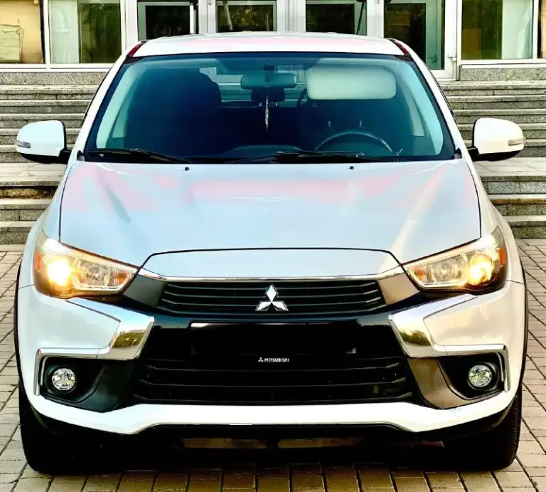 Mitsubishi asx sport 2016 год
Двигатель 2.4 бензин не путать с 1.6 и 2.0 бензином!мотор простой и мощный при этом экономная!
Японская сборка!
Родной пробег 127.000 км
Автомобиль в отличном состоянии, двигатель работает отлично, ходовая в отличном состоянии, коробка переключает без пинков, кузов целый без ржавчины и гнили. Новая резина летняя,18 колеса, ходовые огни, большой сенсорный монитор, эл зеркала с подогревом, обогрев переднего и заднего стекла, помощь при спуске, круиз, климат, датчики света и дождя и еще много чего. Машина полностью обслужена от а и до я !расход по городу 9,5-10 литров, едет очень шустро !цвет белый перламутр !цена 1.650.000₽ торг!+79493578236 и телеграмм+79094166333 - фотография - 2