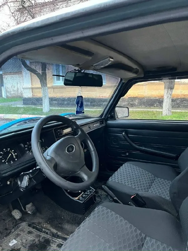 Срочно продам ваз 2107. Машина на полном ходу!! Постоянный рф, птс стс дкп. По документам кристально чистая. Мотор 1.5 бодрый, без нареканий. Коробка 5 ступенчатая, не гудит, не выбивает. Ходовка в полном порядке. Зимняя резина. Приятный салон. По электрике все исправно. Передние стеклоподъёмники, камера заднего вида, сигнализация, центральный замок!! Есть моменты по кузову, все видно на фото нужно разобраться с камерой заднего вида и сигнализаей, где то отходит контакт. Г. Макеевка. 75 000 рублей. Хороший торг! +79493488980
📞 Звоните: +7(949)3488980 - фотография - 5