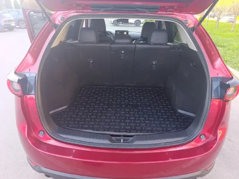 Продам свою любимую машинку mazda cx5 2021 года, двс 2.5 skyactive (194л. С), 6стп акпп, покупали на пробеге 6000км, сейчас пробег составляет 43000км. Состояние отличное, новая машина. Все функции перечислять думаю нет смысла, их очень много, из основного: удержание в полосе сама останавливается в случае препятствия бесключевой доступ кнопка start/stop 2х зонный климат контроль салон кожа с алькантарой адаптивный круиз контроль два комплекта шин, ( лето pirelli, зима bridgestone) состояние новых. На любые ваши вопросы отвечу с удовольствием. Цена 3 🍋торг донецк +79493005581
📞 Звоните: +7(949)3005581 - фотография - 6