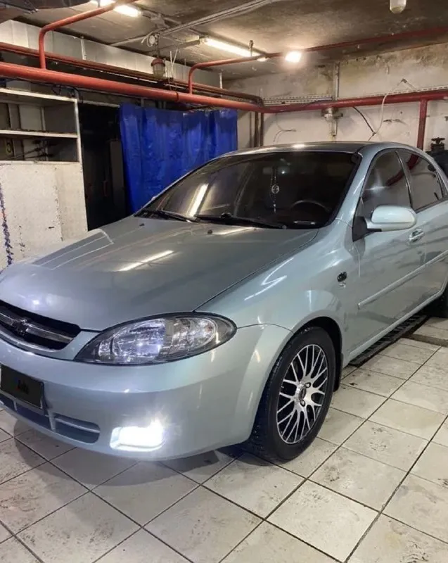 Продам срочно! Chevrolet lacetti 2005 мт 1.4 206 тыс пробега. Сел и поехал! Полное переоформление!
✅ Хороший живой автомобиль!
✅ Автомобиль полностью обслужен, техника без вопросов. Ходовая мячик

Сделано :
Двигатель перебрал, обслужил ( все прокладки, сальники, гибрики новые )
Коробку перебрал, обслужил с полной заменой масла
Масло в гуре поменяно
Новая рулевая рейка
Новый рулевой вал
Руль от круза
Подвеску всю перебрал
Радиатор новый
Система охлаждения прочищена
Масленные каналы прочищены
Стойки заменены на газо-масленные
Резина лето как новая ( отъездил около двух месяцев)
Диски литьё ( под покраску )
Передние подшипники новые
В фарах хорошие лэд лампы
Машина на 180 регионе, кристально чистая!

Цена: 420 тыс. Торг!
Номер телефона: +79493403832
. - фотография - 1
