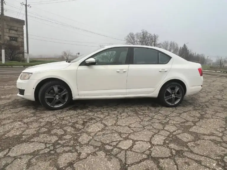 Продается автомобиль skoda октавия а7
• Год выпуска: 2014
• Пробег: 202,000 км
• Двигатель: надежный 1.6 mpi
• Коробка передач: автомат aisin
• Цвет: белый
• Цена: 900.000 руб. (торг уместен)
Автомобиль технически в отличном состоянии, обслуживался вовремя, все документы в порядке. Есть незначительные проблемы с лкп.
Осмотр город енакиево: +79495281628
📲 Tg: @glshvets
📞 Звоните: +7(949)5281628 - фотография - 4