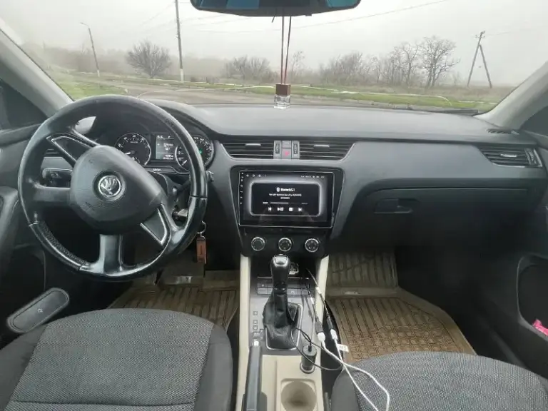 Продается автомобиль skoda октавия а7
• Год выпуска: 2014
• Пробег: 202,000 км
• Двигатель: надежный 1.6 mpi
• Коробка передач: автомат aisin
• Цвет: белый
• Цена: 900.000 руб. (торг уместен)
Автомобиль технически в отличном состоянии, обслуживался вовремя, все документы в порядке. Есть незначительные проблемы с лкп.
Осмотр город енакиево: +79495281628
📲 Tg: @glshvets
📞 Звоните: +7(949)5281628 - фотография - 5