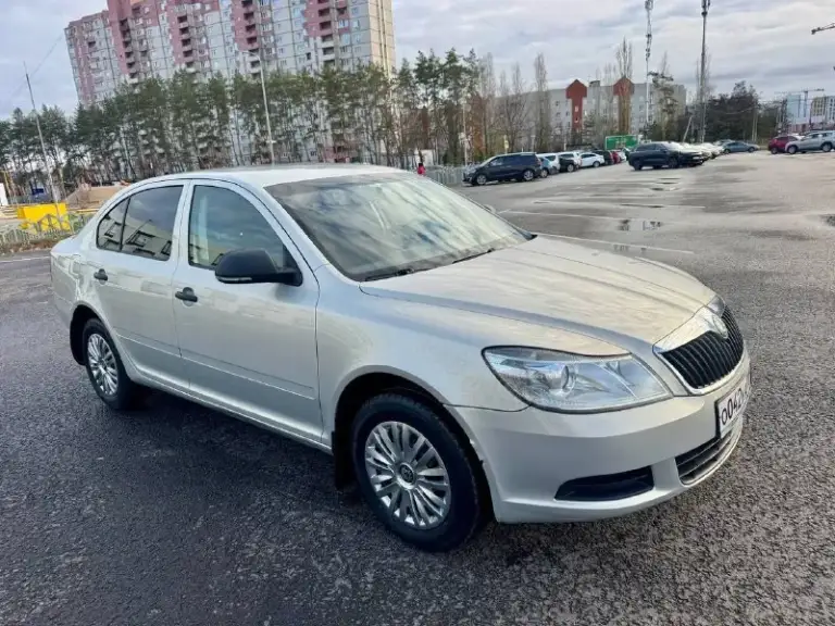 Skoda octavia 2011г
1-Хозяин ✅
Птс оригинал 🍀
1.6 102Л. С механика👍
Пробег родной 185000 ✅

Двигатель масло не ест, не дымит👍
Коробка не хрустит ⚙
Ходовая не гремит✅
Кузов ровный, без рыжиков👍
Сигнализация с автозапуском 🚨
Кондиционер 🥶
Магнитола pioneer mp3, usb, aux🔈

Цена 900 тыс с торгам‼️
Подарок 🎁
+79494417698 - фотография - 1
