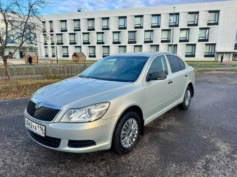 Skoda octavia 2011г
1-Хозяин ✅
Птс оригинал 🍀
1.6 102Л. С механика👍
Пробег родной 185000 ✅

Двигатель масло не ест, не дымит👍
Коробка не хрустит ⚙
Ходовая не гремит✅
Кузов ровный, без рыжиков👍
Сигнализация с автозапуском 🚨
Кондиционер 🥶
Магнитола pioneer mp3, usb, aux🔈

Цена 900 тыс с торгам‼️
Подарок 🎁
+79494417698 - фотография - 2