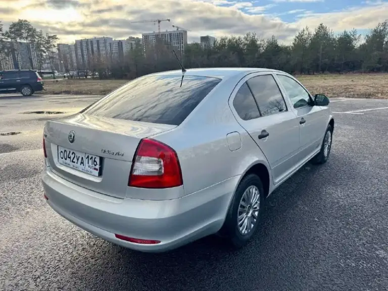 Skoda octavia 2011г
1-Хозяин ✅
Птс оригинал 🍀
1.6 102Л. С механика👍
Пробег родной 185000 ✅

Двигатель масло не ест, не дымит👍
Коробка не хрустит ⚙
Ходовая не гремит✅
Кузов ровный, без рыжиков👍
Сигнализация с автозапуском 🚨
Кондиционер 🥶
Магнитола pioneer mp3, usb, aux🔈

Цена 900 тыс с торгам‼️
Подарок 🎁
+79494417698 - фотография - 4