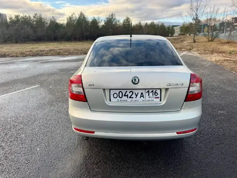 Skoda octavia 2011г
1-Хозяин ✅
Птс оригинал 🍀
1.6 102Л. С механика👍
Пробег родной 185000 ✅

Двигатель масло не ест, не дымит👍
Коробка не хрустит ⚙
Ходовая не гремит✅
Кузов ровный, без рыжиков👍
Сигнализация с автозапуском 🚨
Кондиционер 🥶
Магнитола pioneer mp3, usb, aux🔈

Цена 900 тыс с торгам‼️
Подарок 🎁
+79494417698 - фотография - 6