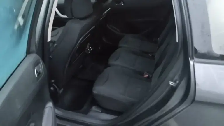 Продам peugeot 308 универсал 2008 год 1.6 бензин газ вписан но не стоит автомат коробка. Авто в нормальном состоянии как по технической части так и по внешней двигатель не дымит не пердит коробка работает как надо чек не горит работает всё до единой кнопочки. По документам всё нормально. Все интересующие вопросы по телефону если связь плохая телеграмм на этом номере+79493695448 цена 500т руб торг
📞 Звоните: +7(949)3695448 - фотография - 5