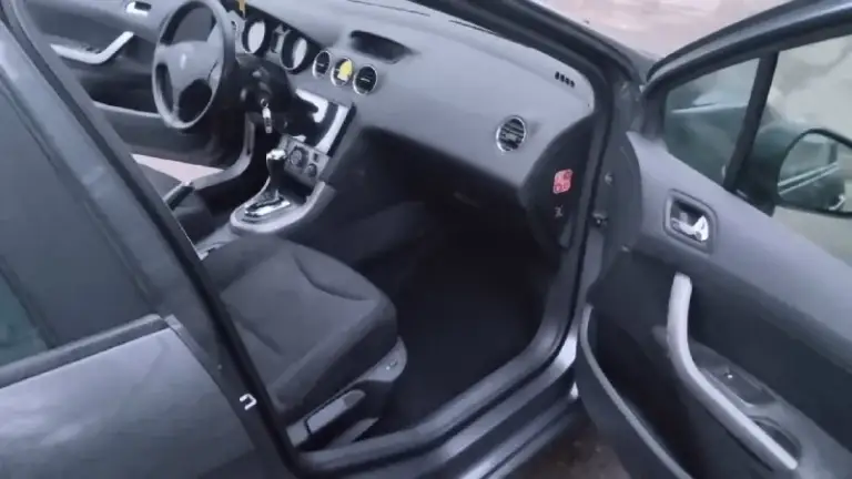 Продам peugeot 308 универсал 2008 год 1.6 бензин газ вписан но не стоит автомат коробка. Авто в нормальном состоянии как по технической части так и по внешней двигатель не дымит не пердит коробка работает как надо чек не горит работает всё до единой кнопочки. По документам всё нормально. Все интересующие вопросы по телефону если связь плохая телеграмм на этом номере+79493695448 цена 500т руб торг
📞 Звоните: +7(949)3695448 - фотография - 6