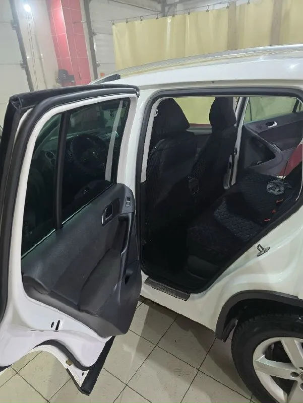 Срочно продам volkswagen тигуан 2010 года. Собственник, переоформление любое. Мотор 2.0 коробка автомат пробег 177 полный привод два ключа два комплекта резины (зима, лето) сервисная книжка авто полностью обслужено: двигатель, коробка работает на отлично. Есть маленькие нюансы по кузову. Цена 850000руб. Хороший торг у капота. +79495968299 сергей, +79495968297 ирина.
📞 Звоните: +7(949)5968299 - фотография - 4