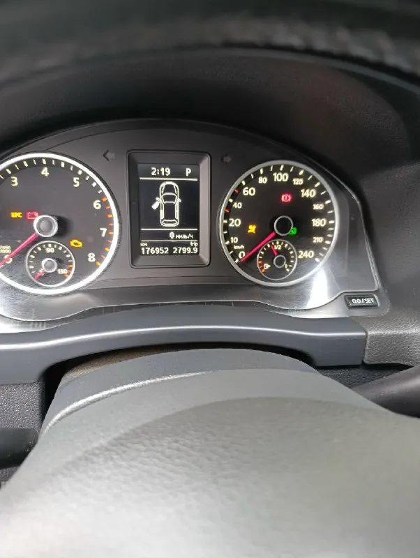 Срочно продам volkswagen тигуан 2010 года. Собственник, переоформление любое. Мотор 2.0 коробка автомат пробег 177 полный привод два ключа два комплекта резины (зима, лето) сервисная книжка авто полностью обслужено: двигатель, коробка работает на отлично. Есть маленькие нюансы по кузову. Цена 850000руб. Хороший торг у капота. +79495968299 сергей, +79495968297 ирина.
📞 Звоните: +7(949)5968299 - фотография - 8