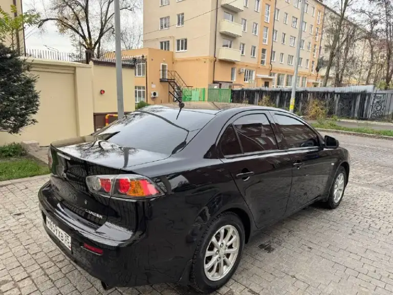 Продам mitsubishi lanser 10 максимальная комплектация, 2011 год, пробег 167.000 двигатель 1.6 кпп механика, авто в отличном состоянии, в дтп авто не участвовал, кузов без дефектов ражавчин, технически авто обслужено заменены все фильтра масла, антифриз новая зимния резина, авто без вложений, комплектация климат контроль, 4 эльктро стеклоподъемника с дотяжкой электро зеркала с подогревом, подогревы сидения, усилитель руля, музыка планшет андроид, мульти руль, только гаражное хранение, кузов в керамики стекла в анти дожде, с документами полный порядок цена 780.000 тел +79494999723 мариуполь - фотография - 5