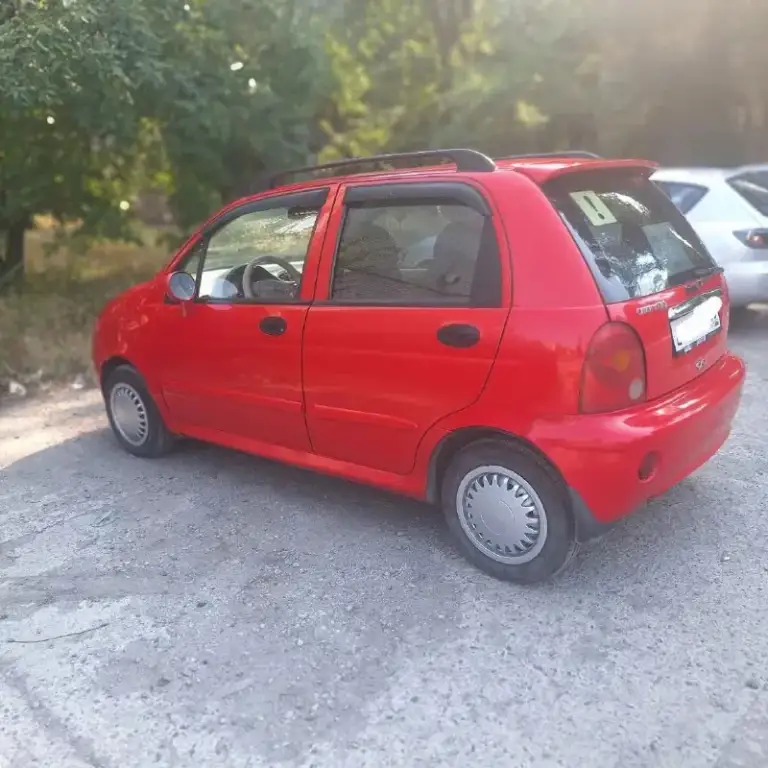 Продаю chery swit qq (1.1) 2008г. Пробег 123тыс км. Учёт рф 180 регион. Мкп комплектация: гур 2подушки безопасности, кондиционер( работает),4 стеклоподъемника, штатная сигнализация, магнитола. Произведена замена свечей, колодок, установлен новый радиатор и сцепление. Приятный, не закуренный салон. Идеальный вариант для первого авто. Без гнили. На корпусе есть царапины. Для реальных покупателей при осмотре торг. 2 комплекта резины+видеорегистратор. Цена 250тыс руб. +79493033050
📞 Звоните: +7(949)3033050 - фотография - 6