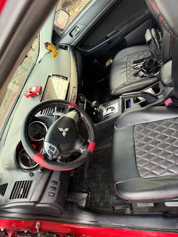 Mitsubishi lanser 10
2007 Год
Я 3 хозяин, птс оригинал
Двигатель 1.8 143 л. С. Бензин
Коробка полноценный автомат переключает плавно без пинков
Пробег 252400 тыс км
Из последнего делалась ходовая, замена подушек двигателя перед зад. В том году поставил двигатель контрактник, не дымит масло не ест, документы на движок есть

Кондиционер холодит, подогрев все в исправном состоянии, все что должно крутиться все работает
Сигнализация с автозапуском
Парктроники
Магнитола андроид
Литые диски r16
Новые чехлы
Один комплект ключей
На зимней шипованной резине
+ Комплект летней один сезон отъездил
Ухоженный автомобиль
Цена 1 🍋 + торг
Тел +79591874711
📞 Звоните: +7(959)1874711 - фотография - 5