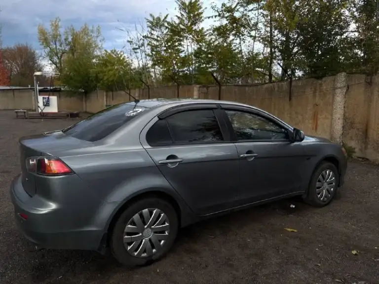 Продам личный автомобильный mitsubishi lancer 10 1.6 л на механике 2012 год пробег 195.000 цена 870.000 состояние приближенное к идеалу, автомобиль весь в родном окрасе (не битый) двигатель работает ровно, не троит и не дымит, коробка переключает идеально, без пинков и т. Д комплектация: гур (гидравлический усилитель руля) кондиционер ﻿тканьевый салон с хорошими накидками ﻿﻿кожаный мультируль обогрев передних сидений, зеркал полный электропакет бортовой компьютер центральный замок активная безопасность ﻿﻿антиблокировка тормозов ﻿﻿экстренное торможение мультимедиа и навигация ﻿﻿cd, dvd и блютуз хорошая штатная музыка птф штатные диски 16 радиуса на новой зимней резине машину любят, и денег не жалеют полное переоформление в мрэо +7 (949) 327-60-96 телеграм на этот номер
📞 Звоните: +7(949)3276096 - фотография - 2