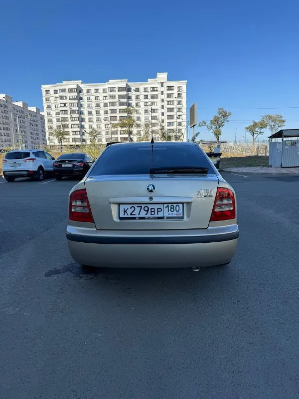 Продам skoda octavia tour 2006г 1,9 tdi, пробег 195000 км, 1 хозяин по птс, машина реально в идеальном состоянии, вложено много сил и денег, обслужена до мелочей.
Сделано большое то:
Заменены тормозные диски и колодки, фирмы trw, заменен комплект грм gates, с помпой hepu, заменены свечи накала фирмы beru оригинал и проводка на свечи накала, замена масла aral каждые 7-8 тыс и все фильтра. Экология вся на месте. Установлен дорогой акб agm exide ek 700,
Установлен качественный свет, в птф biled модули optima, в фарах дорогие led лампы stellar.
По салону, перешит потолок, перешиты дверные карты, перешит руль, новые дорогие накидки на сиденья установлена дорогая музыка.
Заменено новое лобовое, так как оригинальное было с трещиной и отпесочено, (смогу показать)
Стоит оригинальный съемный фаркоп.
Производился космический окрас бамперов и порогов
Новая зима hakkapeliitta 9 на дисках seat r16
Новые летние диски r18 на хорошей резине.
В машине всегда всё дела
📲 Tg: @mrpl1991_avto
📞 Звоните: +7(949)7057696 - фотография - 3