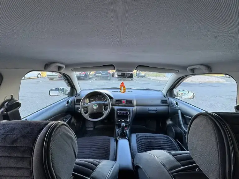 Продам skoda octavia tour 2006г 1,9 tdi, пробег 195000 км, 1 хозяин по птс, машина реально в идеальном состоянии, вложено много сил и денег, обслужена до мелочей.
Сделано большое то:
Заменены тормозные диски и колодки, фирмы trw, заменен комплект грм gates, с помпой hepu, заменены свечи накала фирмы beru оригинал и проводка на свечи накала, замена масла aral каждые 7-8 тыс и все фильтра. Экология вся на месте. Установлен дорогой акб agm exide ek 700,
Установлен качественный свет, в птф biled модули optima, в фарах дорогие led лампы stellar.
По салону, перешит потолок, перешиты дверные карты, перешит руль, новые дорогие накидки на сиденья установлена дорогая музыка.
Заменено новое лобовое, так как оригинальное было с трещиной и отпесочено, (смогу показать)
Стоит оригинальный съемный фаркоп.
Производился космический окрас бамперов и порогов
Новая зима hakkapeliitta 9 на дисках seat r16
Новые летние диски r18 на хорошей резине.
В машине всегда всё дела
📲 Tg: @mrpl1991_avto
📞 Звоните: +7(949)7057696 - фотография - 6