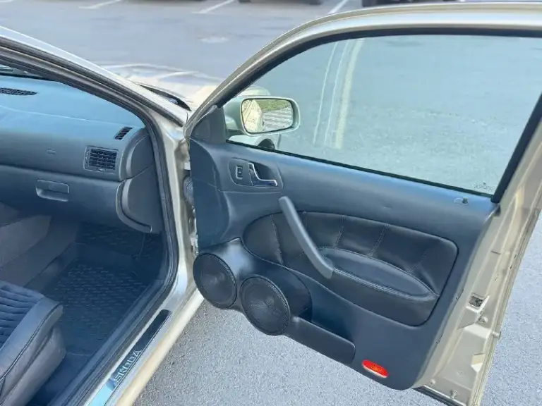 Продам skoda octavia tour 2006г 1,9 tdi, пробег 195000 км, 1 хозяин по птс, машина реально в идеальном состоянии, вложено много сил и денег, обслужена до мелочей.
Сделано большое то:
Заменены тормозные диски и колодки, фирмы trw, заменен комплект грм gates, с помпой hepu, заменены свечи накала фирмы beru оригинал и проводка на свечи накала, замена масла aral каждые 7-8 тыс и все фильтра. Экология вся на месте. Установлен дорогой акб agm exide ek 700,
Установлен качественный свет, в птф biled модули optima, в фарах дорогие led лампы stellar.
По салону, перешит потолок, перешиты дверные карты, перешит руль, новые дорогие накидки на сиденья установлена дорогая музыка.
Заменено новое лобовое, так как оригинальное было с трещиной и отпесочено, (смогу показать)
Стоит оригинальный съемный фаркоп.
Производился космический окрас бамперов и порогов
Новая зима hakkapeliitta 9 на дисках seat r16
Новые летние диски r18 на хорошей резине.
В машине всегда всё дела
📲 Tg: @mrpl1991_avto
📞 Звоните: +7(949)7057696 - фотография - 8