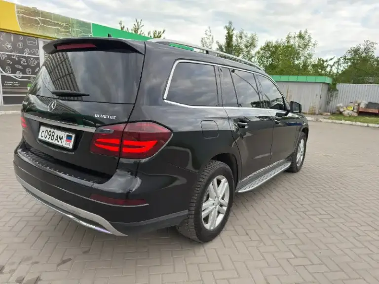 Продаю mercedes gl 2013 года выпуска.
3.150 🍋 (Цена до 10 декабря)
3.0, Проверенный мотор om642, пробег 273 000 км. (в основном трасса ) надежный, крепкий внедорожник, который никогда не подводил. Роскошный, просторный, семиместный.
Машина хозяйская, полностью обслужена, вложений не требует. Всё работает, по комплектации есть всё необходимое.
Едет уверенно, смотрится солидно. Надежный мотор-миллионник, проверенный временем.
Звоните, расскажу подробнее.
+79493528182 Александр
📞 Звоните: +7(949)3528182 - фотография - 4