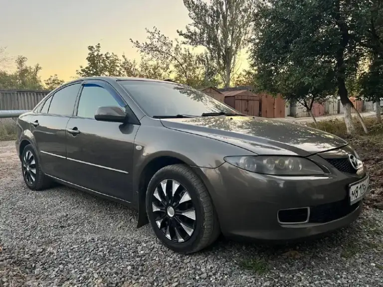 Продаю mazda 6 2006

Пробег 250 000 км (реальный) один владелец по птс машина в одних руках 5 лет. Без дтп с серьёзными повреждениями (есть лёгкие косметические дефекты в виде царапин).
Техническое состояние

- Двигатель 1.8 бензин, в хорошем рабочем состоянии, без посторонних стуков. Масло менялось каждые 7–10 тыс. Км.
- Коробка передач: механическая переключается плавно, без рывков.
- Подвеска обслужена: рычаги и стойки заменялись ~500 км назад.
Комплектация и оборудование

- Кондиционер/климат-контроль
- Электростеклоподъёмники, центральный замок
- Музыкальная система с поддержкой usb/aux/bluetooth
- Подушки безопасности: фронтальные (и боковые, )
- Зимняя резина
- Сигнализация

- Кузов в общем хорошем состоянии, есть мелкие сколы и царапины соответствующие возрасту.
- Лобовое стекло без крупных трещин, возможны небольшие сколы.

- Птс: оригинал, без залогов и ограничений.
-
- Последнее то проведено (10.09.2025).

Донецк
+7949306302
+79493174030
650.000 Торг - фотография - 2