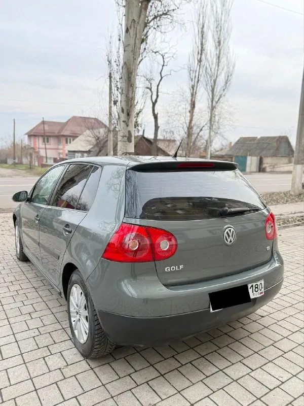 Продам volkswagen golf автомат
2006 Года выпуска.
Двигатель: 1.6 газ/бензин.
Коробка: автомат (aisin) 6-ти ступка.
Двигатель 1.6
На авто установлен итальянский газ евро 4, (tomasetto)буквально месяц назад, балон под таблетку. По кузову: все целое, дно/ пороги, арки, низа дверей, гнили рыжиков нету!!! По салону: чистый опрятный, сиденья целые, не продавлены. Новые колодки, перед/зад. Комплектация: гур, 4 стеклоподъемника ( все авто), abs, asr, климат контроль двух зонный( заправлен и работает отлично) энлектрозеркала с подогревом, магнитофон android 10.0 с камерой заднего вида, музыка играет очень достойно, при том штатная, датчик света и дождя. Грм заменен 30 тыс назад вместе с помпой. Безопасность вся на месте, стекла все родные, кроме лобового ( менялось от сколов). Лето отдам в подарок. Авто юридически чистое, переоформление обязательно
Цена: 665 торг
+79495137702
Осмотр макеевка. - фотография - 4