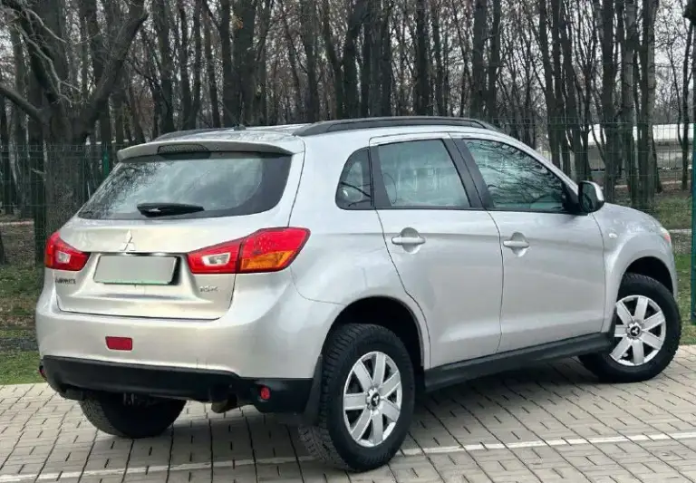 Продам mitsubishi asx рестайлинг
Год выпуска:2014
Объём двигателя:1.6.v16
Кпп механическая
Родной пробег:123.000 км
Один собственник

Автомобиль в родном окрасе!
Состояние кузова ближе к превосходному,
Рыжиков, корозии и прочих нюансов нет
Все технические обслуживания проводились исключительно у официального дилера, с соблюдением всех сроков. Авто в отличном состоянии как технически, так и визуально.
Заводское остекление.

Хранение в гараже, бережная эксплуатация одним владельцем – за автомобилем всегда тщательно ухаживали. Он не видел соли и других агрессивных реагентов в связи с такой эксплуатации автомобиль сохранился в первозданном виде

Комплектация:
Бортовой компьютер,
Подогрев сидений,4 стеклоподъемника, подогрев руля, кондиционер, электро зеркала, противотуманные фары, подогрев стекл, abs esp, aux bluetooth, полный комплект ключей и много чего прочего для комфортного вождения
По документам любой вид оформления,
Автотека ✅

Цена:1.120.000

Г. Донецк

Номер телефона:
+7949-487-35-71 - фотография - 3