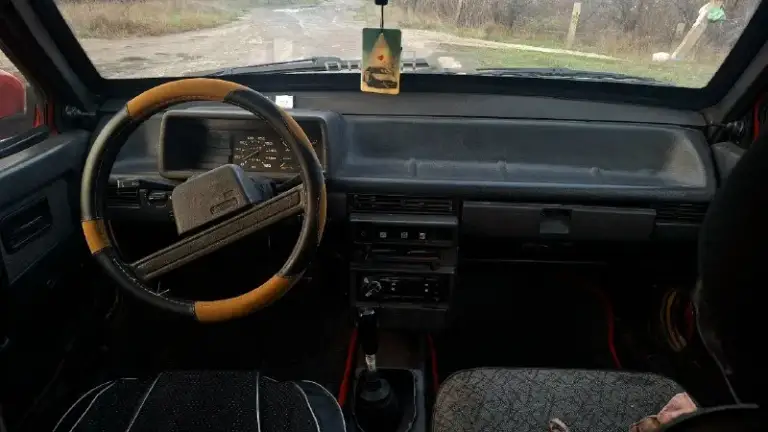 В продаже ваз21093 ✅бодрый 1.5 мотор в отличном состоянии, масло не кушает, работает стабильно ✅коробка родная 5ти ступка, не выбивает, переключает, держит передачи отлично ✅кузов по железу в отличном состоянии для своих лет, не гнилой ✅заменены все жидкости(масло, тормозная, антифриз) авто не пытаюсь скинуть, продаю за ненадобностью ‼срочных вложений не требует‼ учёт постоянный днр, украинские документы имеются, встанет на 180 регион, на вас на 5 лет ‼ имеются моменты по лкп, но не критичные ‼ в комплетке с авто комплект зимней резины на штампованых дисках‼ ✨находится в киевском районе, район путиловки✨ цена за это чудо 85000руб. Торг приветствуется телефон для связи +79490346506
📞 Звоните: +7(949)0346506 - фотография - 4
