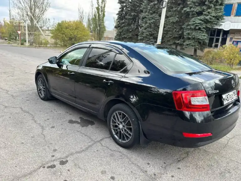 Skoda octavia a7, 2016 г. Вложений не требует! Полностью ухожена.
Предлагаю вам надежный и комфортный автомобиль — skoda octavia в кузове a7 2016 года выпуска.
Двигатель 1.4 tsi (150 л. С. ) в паре с экономичной и плавной 7-ступенчатой роботизированной коробкой передач (dsg). Расход топлива минимальный.
Ное масло и фильтр менялись каждые 5000-6000 км. Все работы проводились своевременно. Вы покупаете автомобиль, который не потребует вложений в ближайшие капот, передний бампер и фары защищены бронепленкой.
Установлена современная сигнализация starline с функцией автозапуска.
В салоне чистота и порядок, все системы работают исправно.
Машина готова к эксплуатации.
￼ Состояние: отличное, все работает.
￼ Цена: 1 350 000 рублей. Торг уместен для серьезных покупателей после осмотра.
￼  +7 (949) 602-18-39
📲 Tg: tori tori
📞 Звоните: +7(949)6021839 - фотография - 5