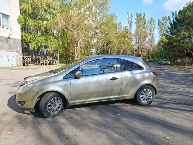Срочно продам opel корса d 2008 г/в в идеальном состоянии (180 регион) любой вид оформления, двигатель 1,2 бензин, пробег 151 тыс км, сервисная книжка, 2 комплекта ключей. Багажник укомплектован ( запаска, домкрат, ключ, знак аварийной остановки) обслуживалась по регламенту. Акб супер. Двс работает как часы. Ркп easytronic, работают все режимы, листает чётко. Ходовка огонь. Ручник исправен, к электрике вопросов нет. Кузов оцинкован, днище и пороги в идеале, тонирована, зашумлена, стоят 14 штампы на хорошей зимней резине, салон в достойном виде, оснащена центральный замок, сигнализация, иммобилайзер, защита от детей. Эур, серво руль регулируется в двух плоскостях. Abs, 2 airbag, корректор фар. Эл стеклоподъёмники. Кондиционер эл регулировка и подогрев зеркал, обогрев заднего стекла, микролифт передних сидений, крепление isofix, линзованная оптика. Магнитола jvc с usb и aux разъемами, остальные вопросы по телефону +79495572
📲 Tg: олечка
📞 Звоните: +7(949)5572634 - фотография - 2