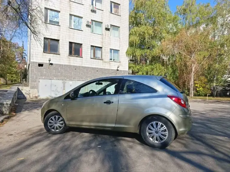 Срочно продам opel корса d 2008 г/в в идеальном состоянии (180 регион) любой вид оформления, двигатель 1,2 бензин, пробег 151 тыс км, сервисная книжка, 2 комплекта ключей. Багажник укомплектован ( запаска, домкрат, ключ, знак аварийной остановки) обслуживалась по регламенту. Акб супер. Двс работает как часы. Ркп easytronic, работают все режимы, листает чётко. Ходовка огонь. Ручник исправен, к электрике вопросов нет. Кузов оцинкован, днище и пороги в идеале, тонирована, зашумлена, стоят 14 штампы на хорошей зимней резине, салон в достойном виде, оснащена центральный замок, сигнализация, иммобилайзер, защита от детей. Эур, серво руль регулируется в двух плоскостях. Abs, 2 airbag, корректор фар. Эл стеклоподъёмники. Кондиционер эл регулировка и подогрев зеркал, обогрев заднего стекла, микролифт передних сидений, крепление isofix, линзованная оптика. Магнитола jvc с usb и aux разъемами, остальные вопросы по телефону +79495572
📲 Tg: олечка
📞 Звоните: +7(949)5572634 - фотография - 3