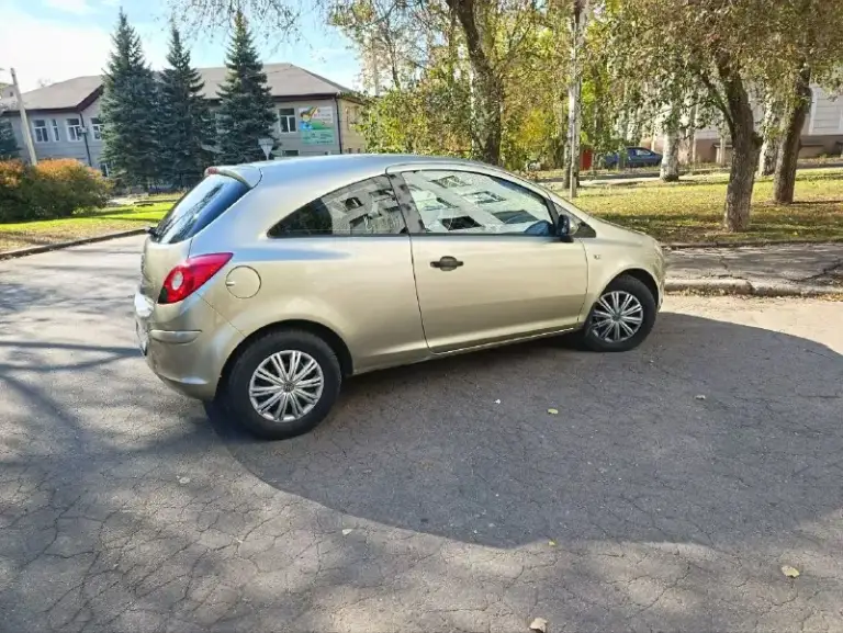 Срочно продам opel корса d 2008 г/в в идеальном состоянии (180 регион) любой вид оформления, двигатель 1,2 бензин, пробег 151 тыс км, сервисная книжка, 2 комплекта ключей. Багажник укомплектован ( запаска, домкрат, ключ, знак аварийной остановки) обслуживалась по регламенту. Акб супер. Двс работает как часы. Ркп easytronic, работают все режимы, листает чётко. Ходовка огонь. Ручник исправен, к электрике вопросов нет. Кузов оцинкован, днище и пороги в идеале, тонирована, зашумлена, стоят 14 штампы на хорошей зимней резине, салон в достойном виде, оснащена центральный замок, сигнализация, иммобилайзер, защита от детей. Эур, серво руль регулируется в двух плоскостях. Abs, 2 airbag, корректор фар. Эл стеклоподъёмники. Кондиционер эл регулировка и подогрев зеркал, обогрев заднего стекла, микролифт передних сидений, крепление isofix, линзованная оптика. Магнитола jvc с usb и aux разъемами, остальные вопросы по телефону +79495572
📲 Tg: олечка
📞 Звоните: +7(949)5572634 - фотография - 4