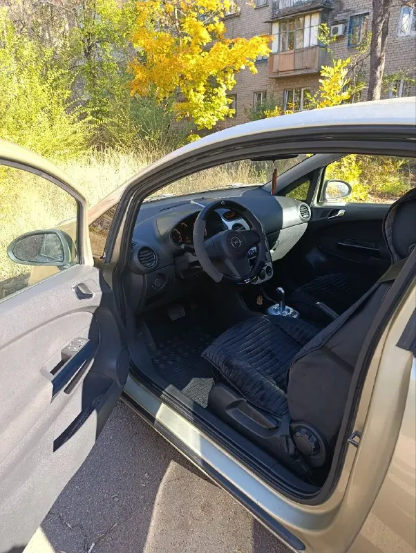 Срочно продам opel корса d 2008 г/в в идеальном состоянии (180 регион) любой вид оформления, двигатель 1,2 бензин, пробег 151 тыс км, сервисная книжка, 2 комплекта ключей. Багажник укомплектован ( запаска, домкрат, ключ, знак аварийной остановки) обслуживалась по регламенту. Акб супер. Двс работает как часы. Ркп easytronic, работают все режимы, листает чётко. Ходовка огонь. Ручник исправен, к электрике вопросов нет. Кузов оцинкован, днище и пороги в идеале, тонирована, зашумлена, стоят 14 штампы на хорошей зимней резине, салон в достойном виде, оснащена центральный замок, сигнализация, иммобилайзер, защита от детей. Эур, серво руль регулируется в двух плоскостях. Abs, 2 airbag, корректор фар. Эл стеклоподъёмники. Кондиционер эл регулировка и подогрев зеркал, обогрев заднего стекла, микролифт передних сидений, крепление isofix, линзованная оптика. Магнитола jvc с usb и aux разъемами, остальные вопросы по телефону +79495572
📲 Tg: олечка
📞 Звоните: +7(949)5572634 - фотография - 5